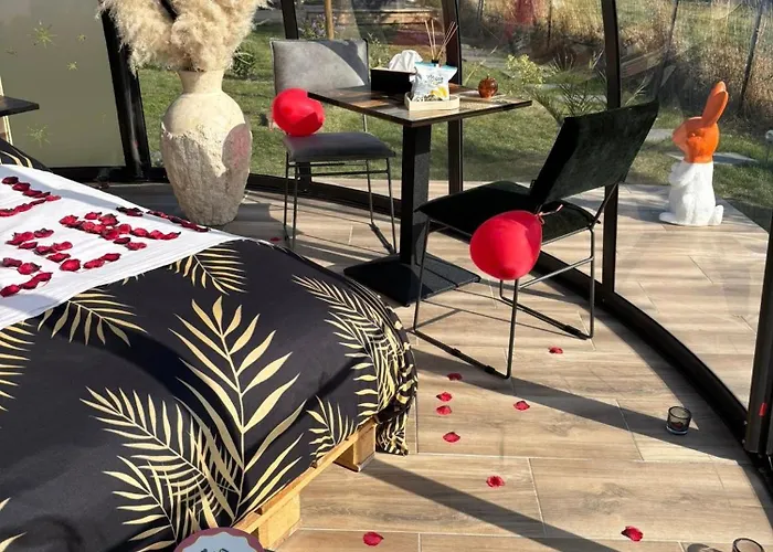 Luxe tent La Vie Est Bulle, Nuit Insolite Sous Les Etoiles, Au Calme Absolu, Avec Petit Dejeuner