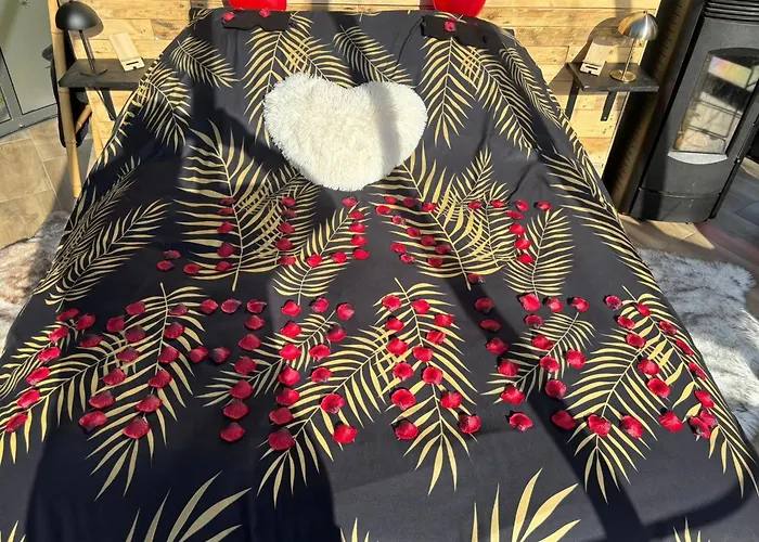 La Vie Est Bulle, Nuit Insolite Sous Les Etoiles, Au Calme Absolu, Avec Petit Dejeuner Luxe tent